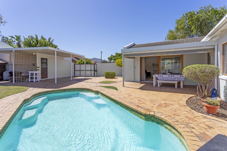 To Let 3 Bedroom Property for Rent in Edgemead Western Cape